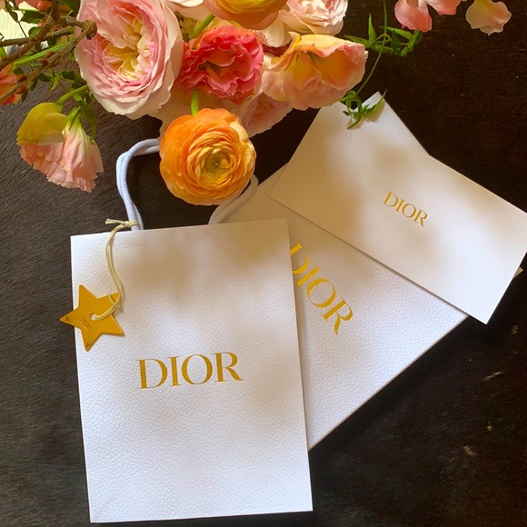 Attention Dior Lovers - Picture 1 of 3